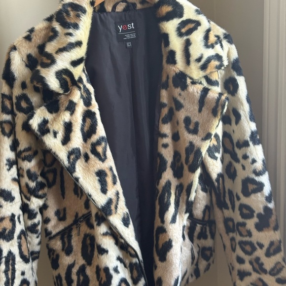 Women's Animal Print Teddy Jacket - Picture 6 of 8